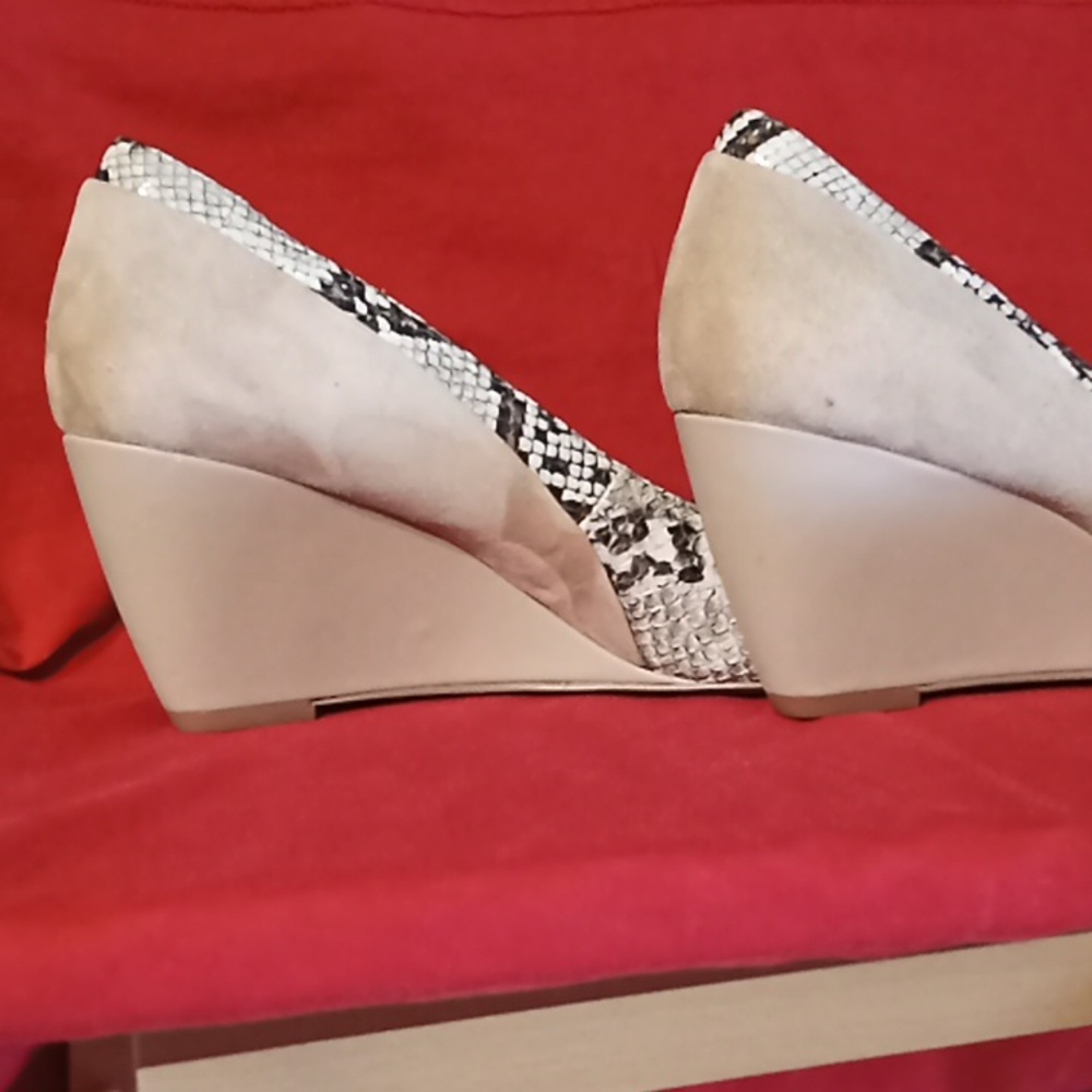 Violet & Red Snakeskin Wedges. NWOT. Never Been Worn. PERSIA Size 7M. - Picture 10 of 16